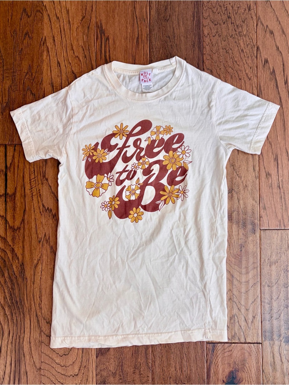 Women’s Cream Colored Short Sleeve “Free to Be” Graphic Tee — Size Small